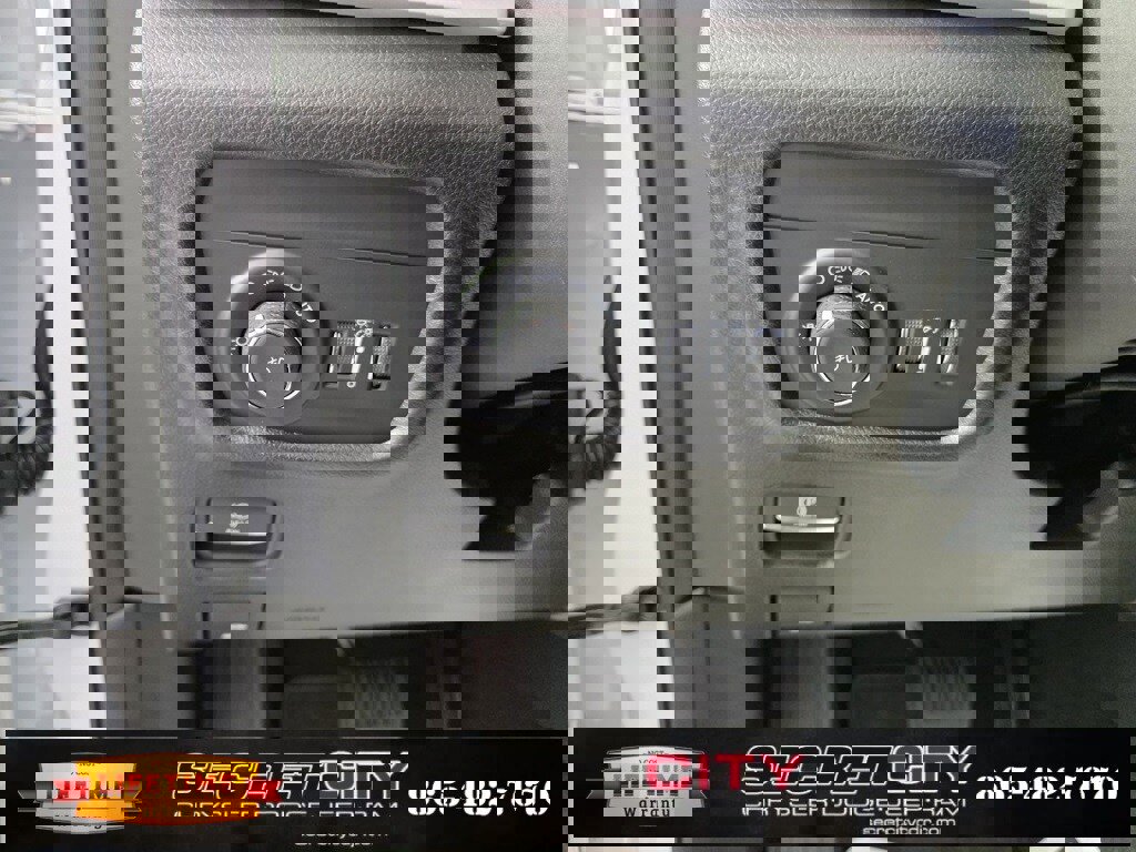 New 2025 Jeep Grand Cherokee Limited w/ Black Appearance Package image 14