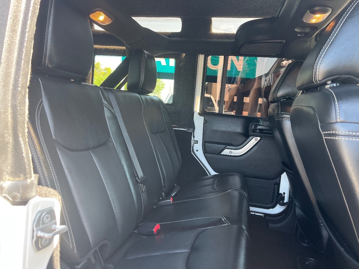 Used 2018 Jeep Wrangler Unlimited Rubicon w/ Connectivity Group AWD/4WD image 31