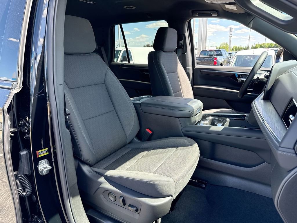 New 2026 Chevrolet Tahoe LS w/ LPO, Dark Essentials Package AWD/4WD image 26
