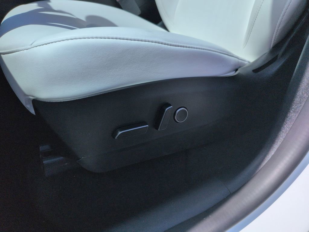 Used 2022 Tesla Model Y Performance image 11