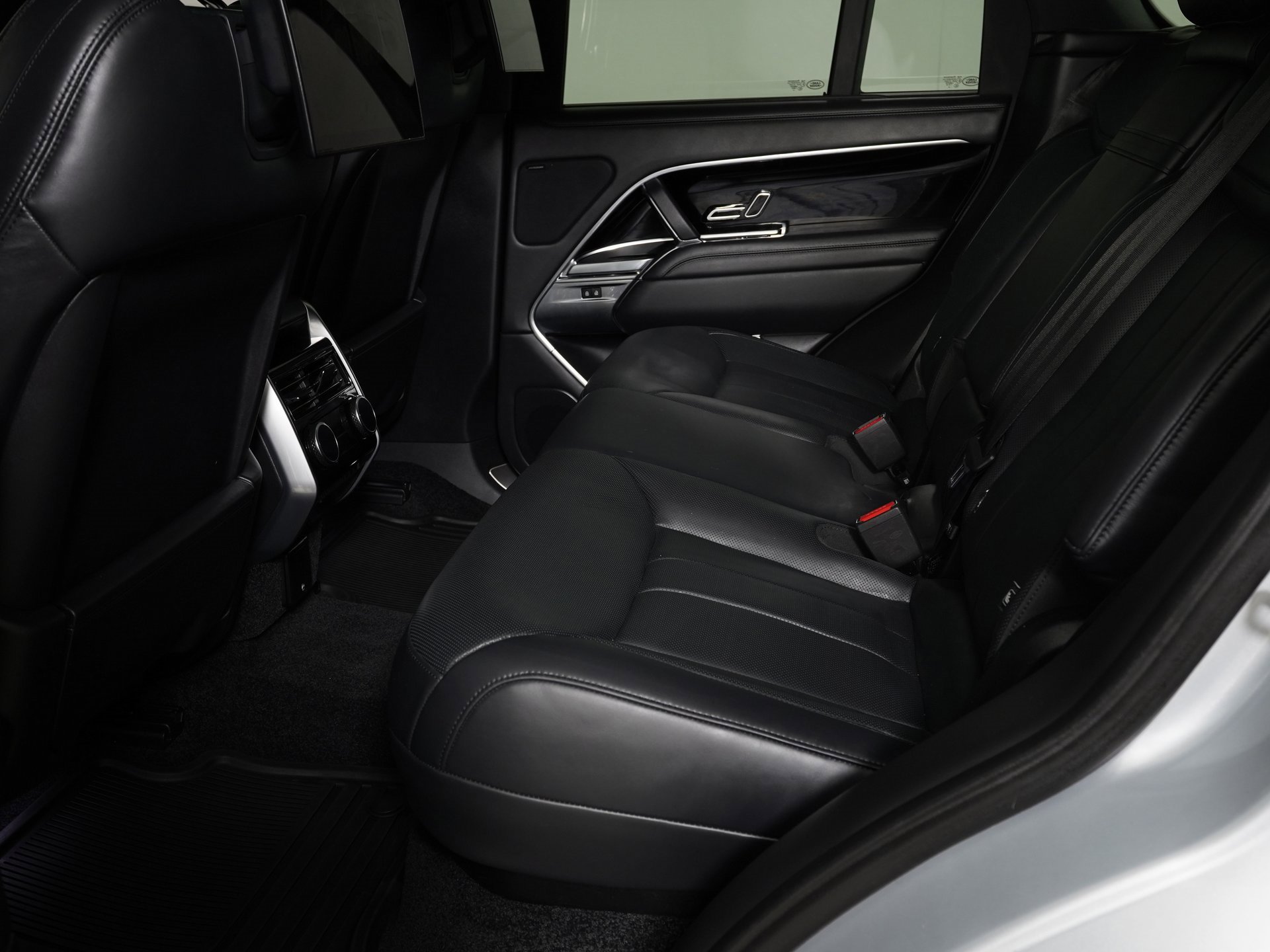 Used 2023 Land Rover Range Rover SE image 10