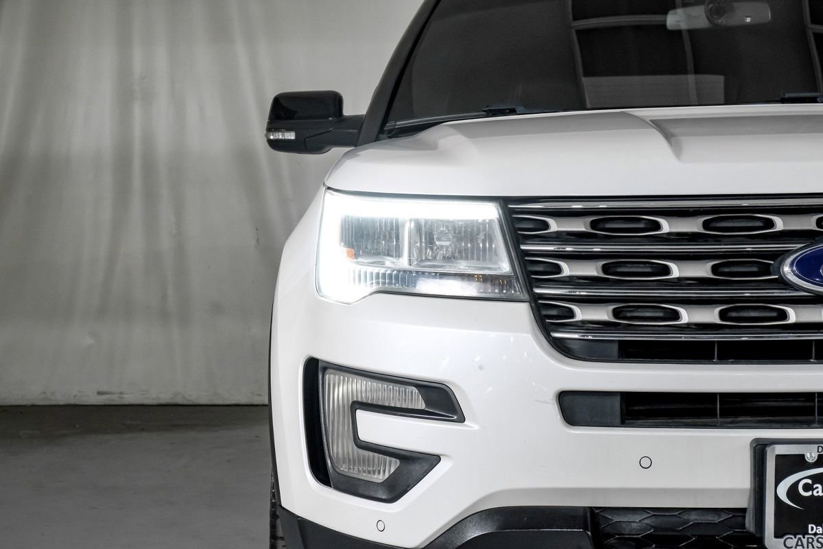 Used 2017 Ford Explorer XLT w/ Equipment Group 202A FWD image 39