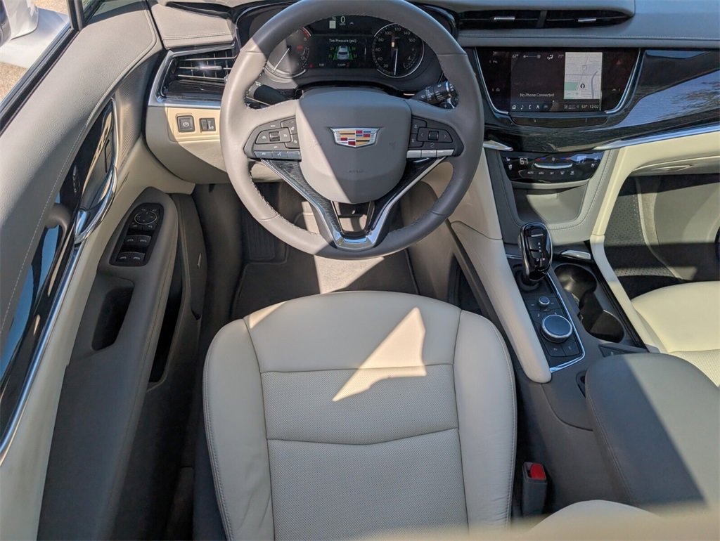 Used 2025 Cadillac XT6 Premium Luxury image 14