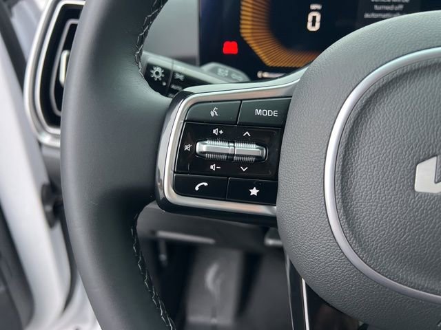 Used 2025 Kia Sorento S image 11
