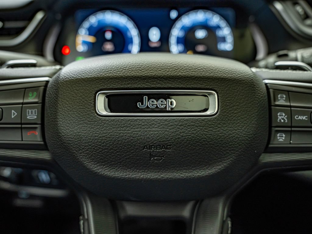 Used 2023 Jeep Grand Cherokee Altitude RWD image 22