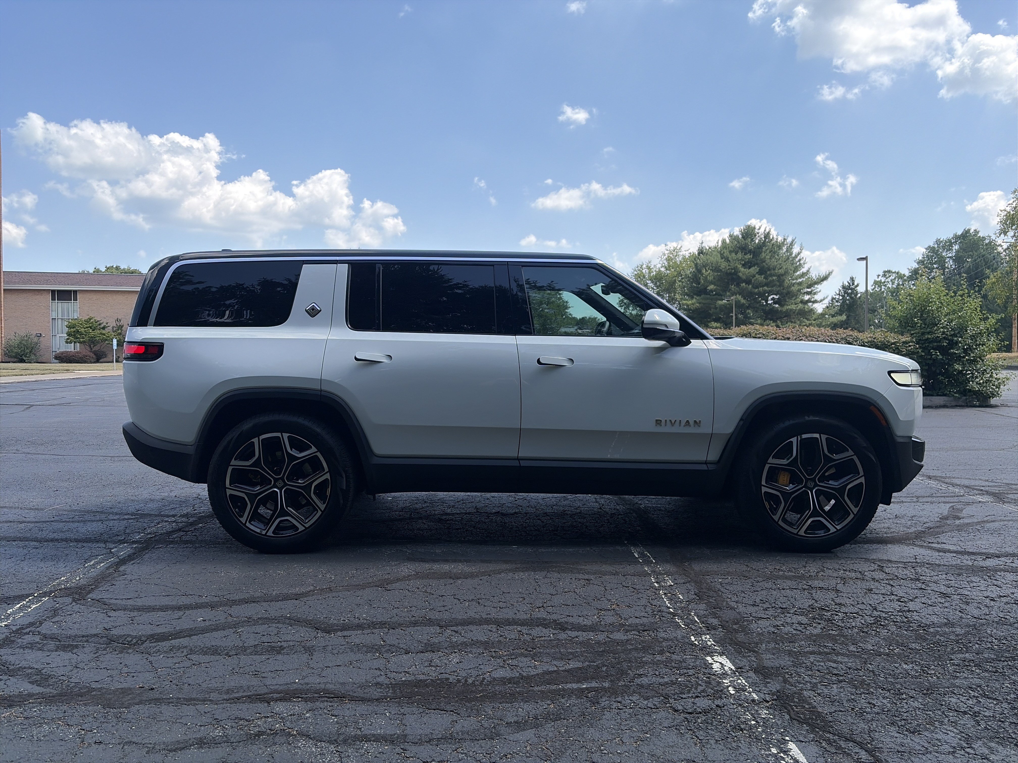 Used 2022 Rivian R1S Launch Edition AWD/4WD image 4
