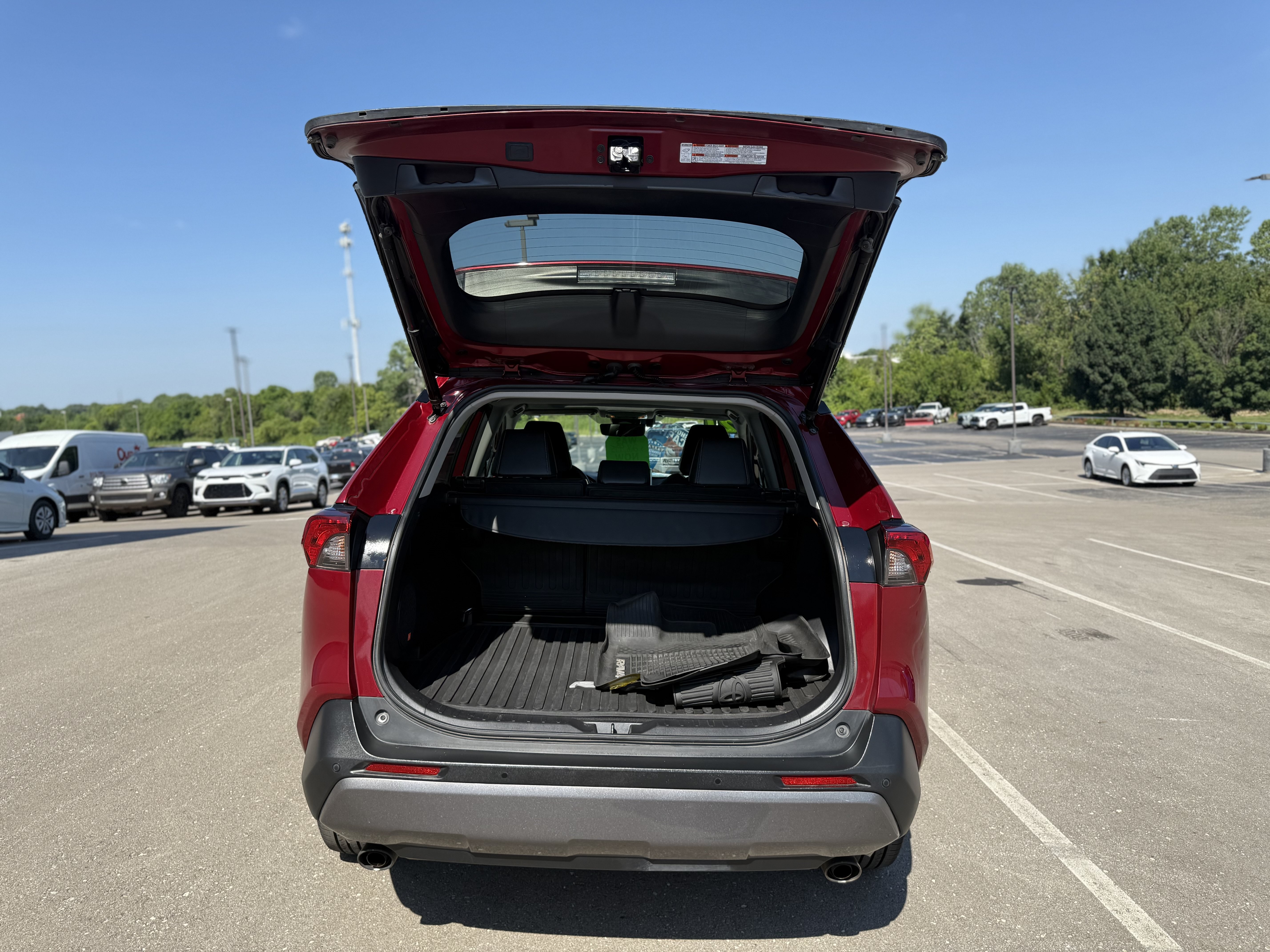 Used 2021 Toyota RAV4 Limited w/ Limited Grade Weather Package AWD/4WD image 29
