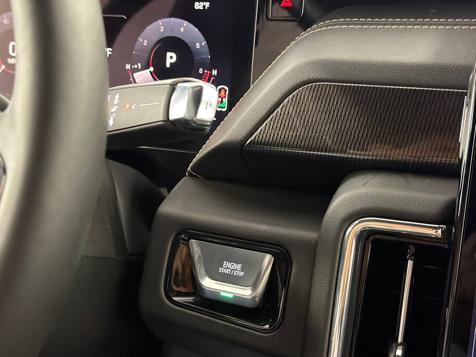 Used 2025 GMC Yukon XL Elevation AWD/4WD image 31