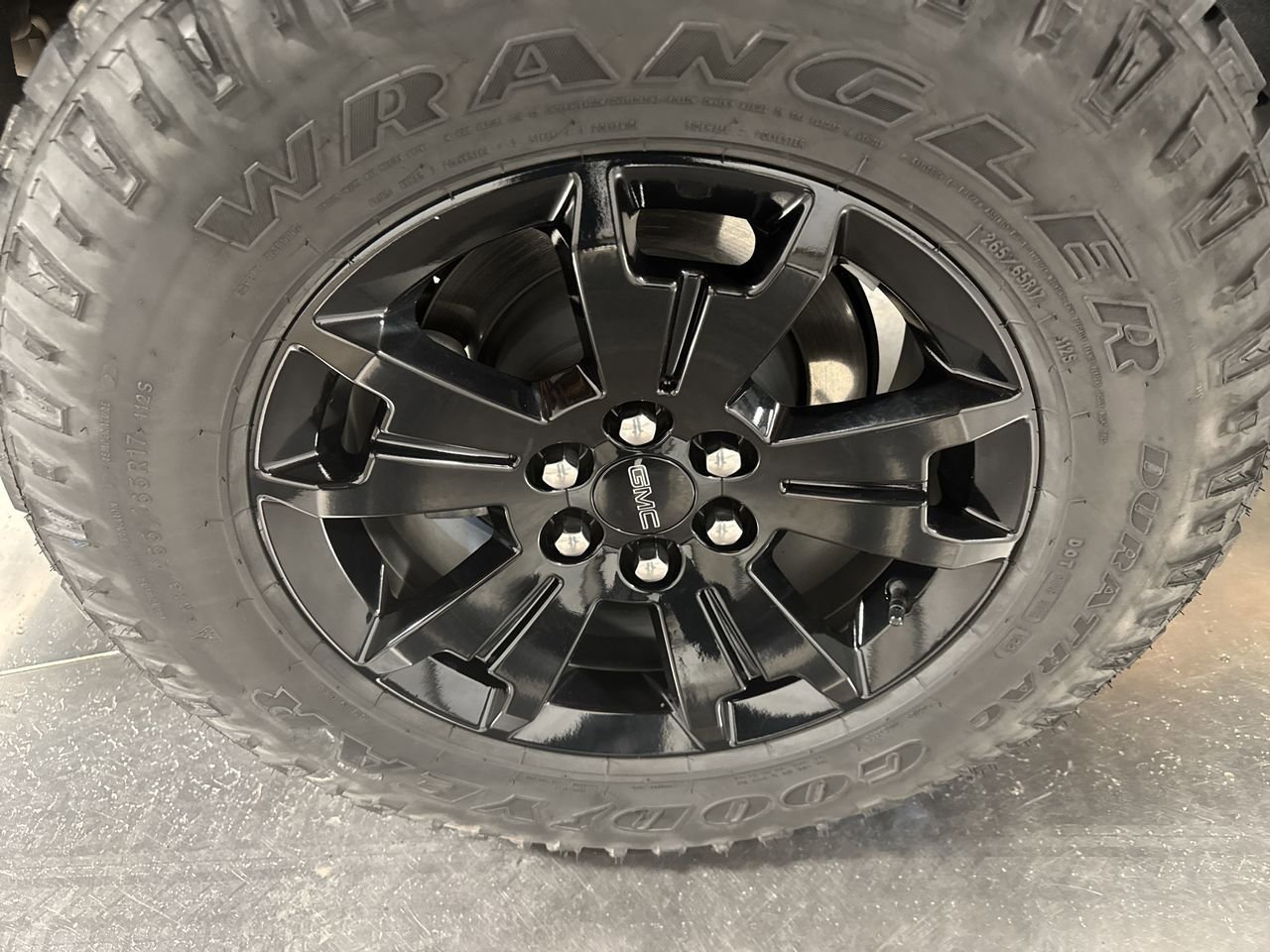 Used 2022 GMC Canyon AT4 image 13