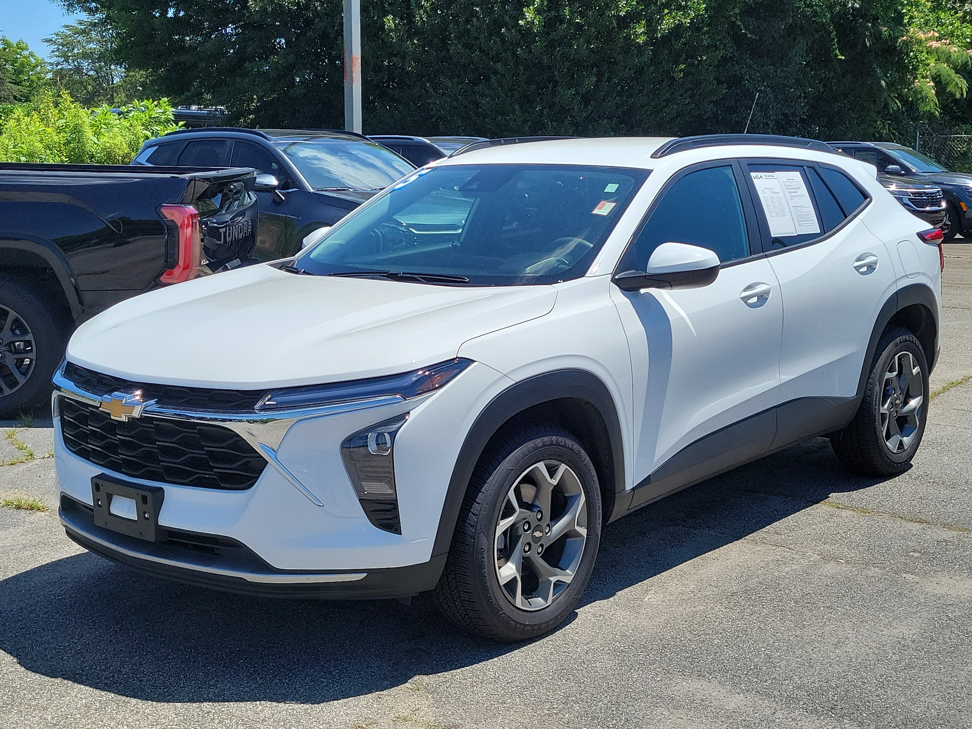Used 2025 Chevrolet Trax LT FWD image 3