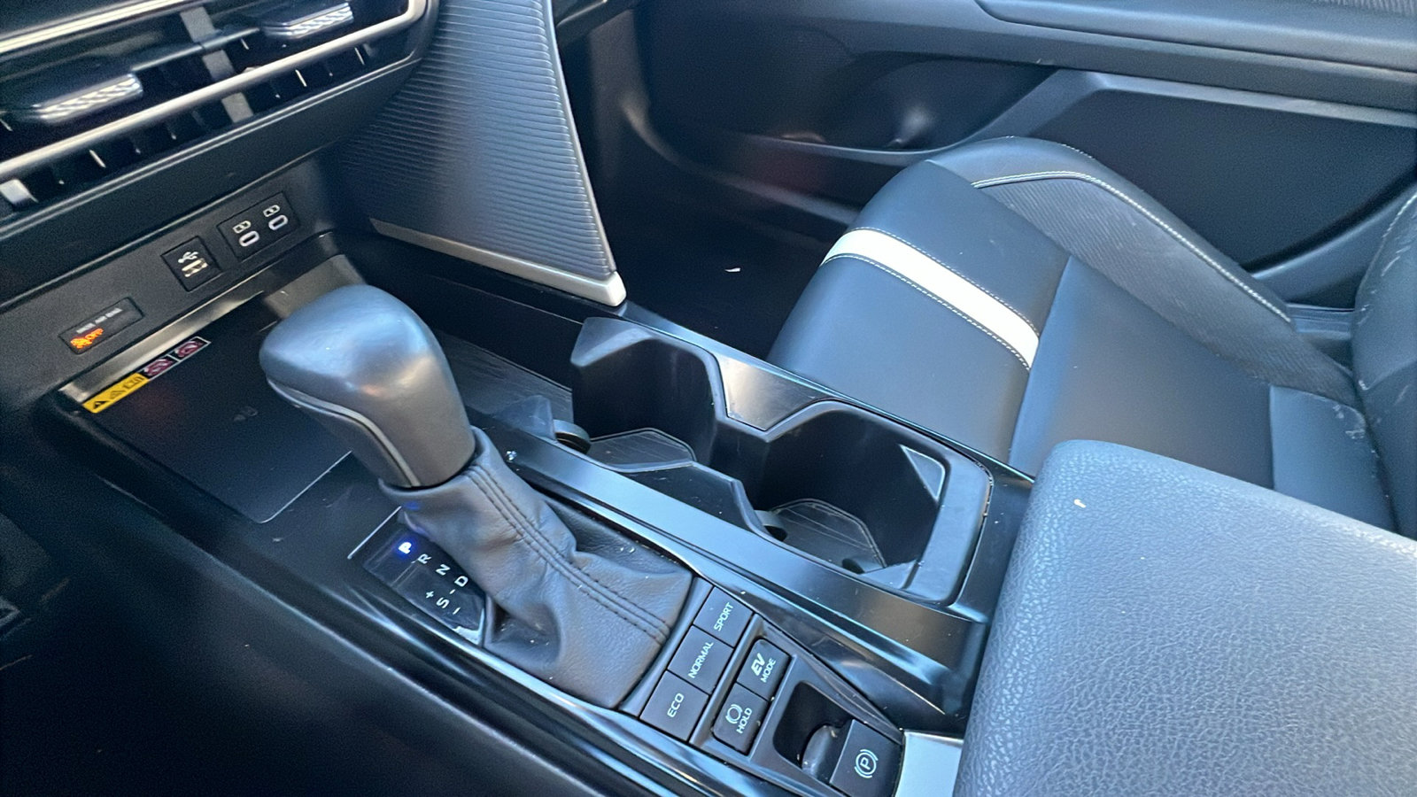 Used 2025 Toyota Camry SE image 30