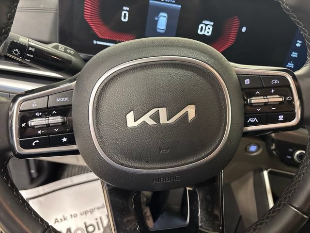 Used 2025 Kia Carnival FWD image 25