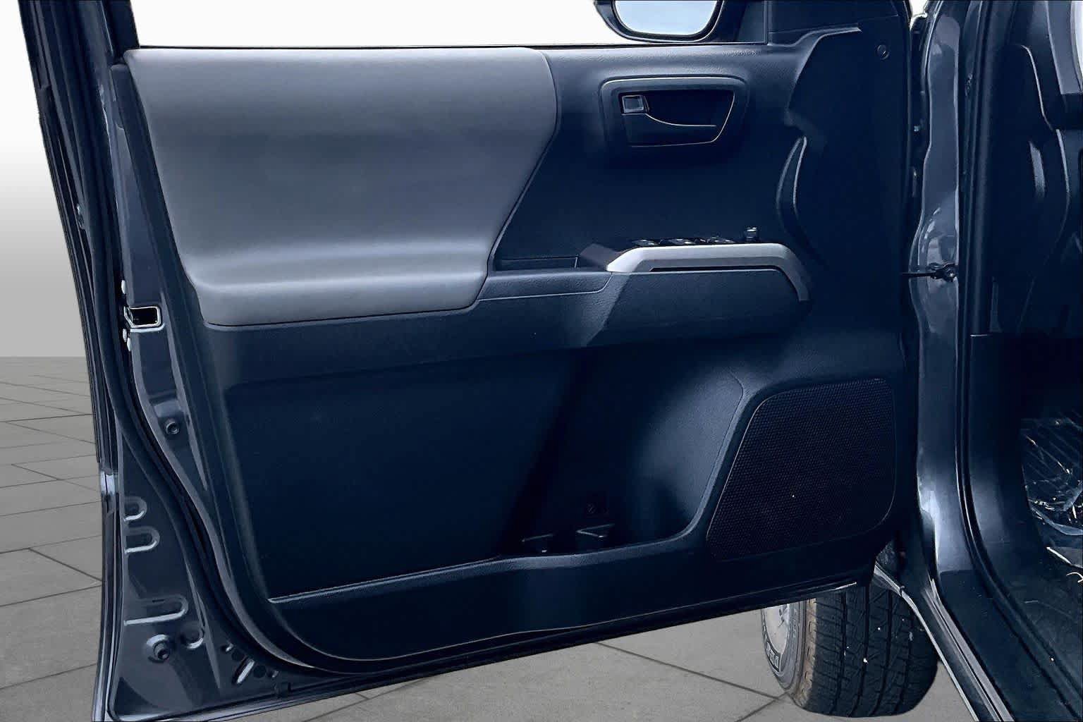 Used 2023 Toyota Tacoma SR5 AWD/4WD image 41