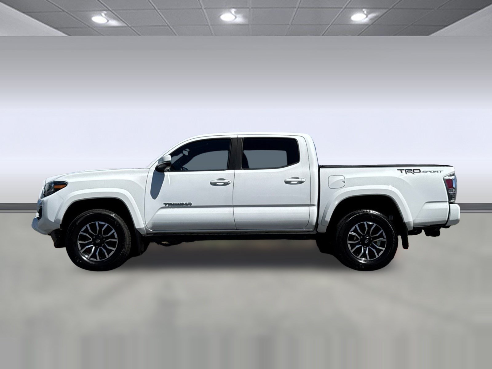 Used 2022 Toyota Tacoma TRD Sport w/ Technology Package RWD image 2