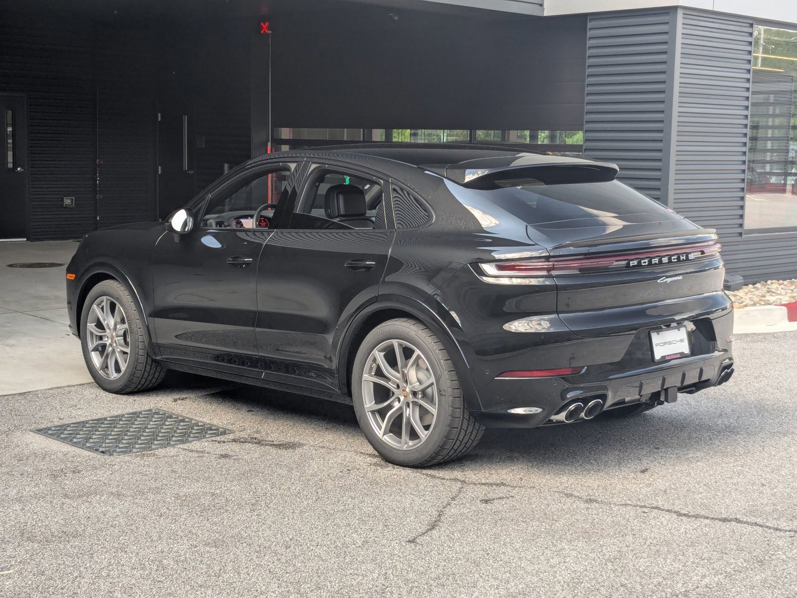 Certified 2025 Porsche Cayenne Coupe AWD/4WD image 3