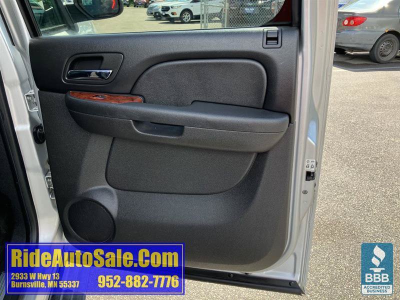 Used 2013 Chevrolet Avalanche LTZ AWD/4WD image 15