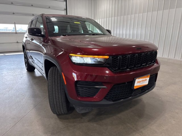 Used 2024 Jeep Grand Cherokee Altitude image 5