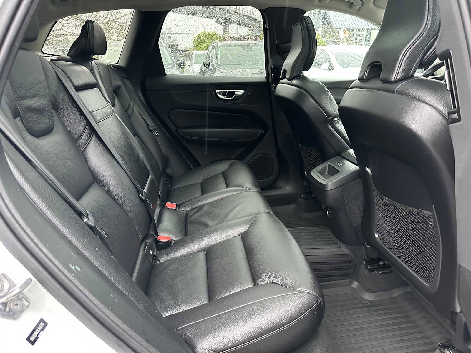 Used 2020 Volvo XC60 T5 Momentum image 12