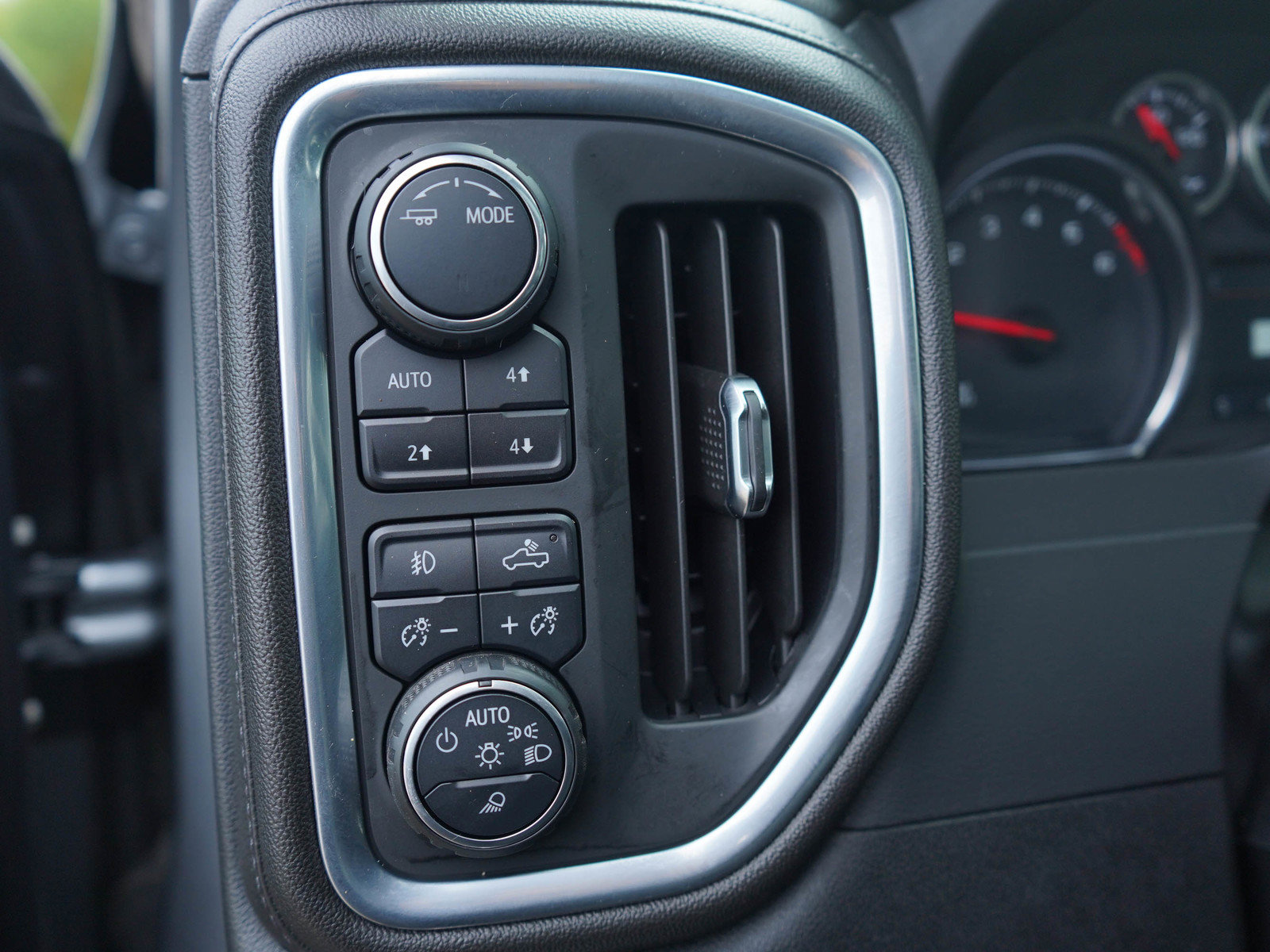 Used 2020 Chevrolet Silverado 1500 LTZ w/ LTZ Premium Package AWD/4WD image 23
