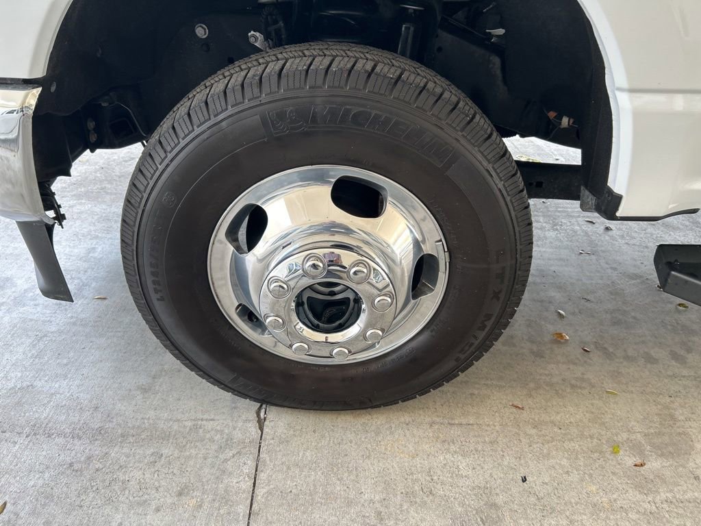 Used 2025 Ford F350 Lariat image 13