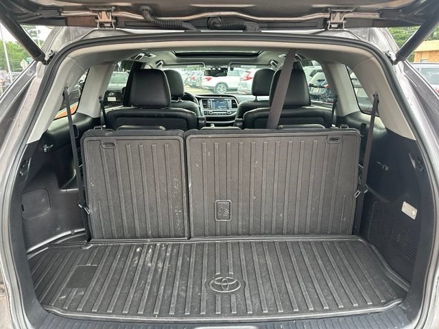 Used 2016 Toyota Highlander Limited Platinum w/ Four Season Floor Mat Package AWD/4WD image 18