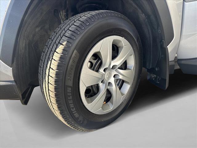 Used 2021 Toyota RAV4 LE image 24