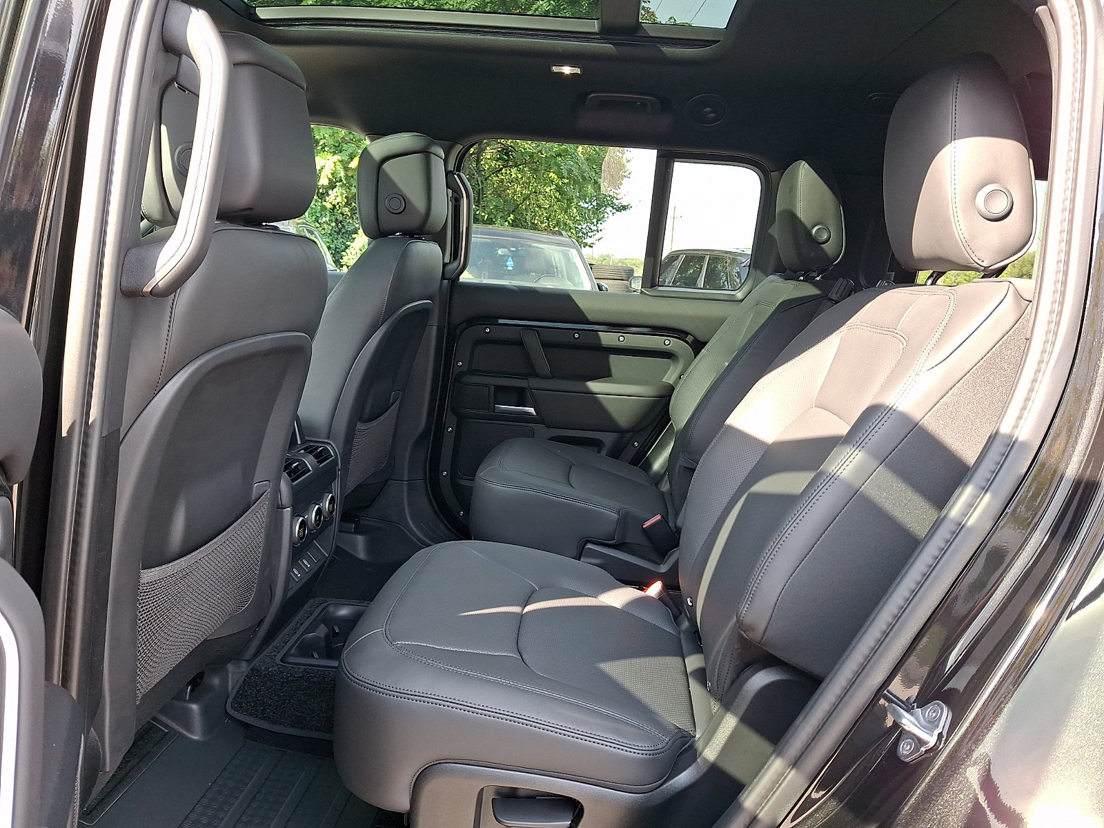 New 2026 Land Rover Defender 130 X-Dynamic SE AWD/4WD image 5