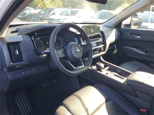 New 2025 Nissan Pathfinder SL image 7