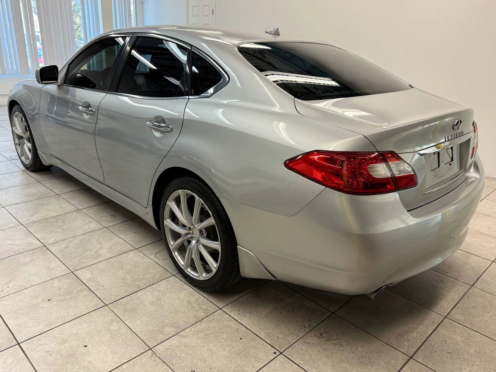 Used 2012 INFINITI M37 w/ Premium Pkg image 7