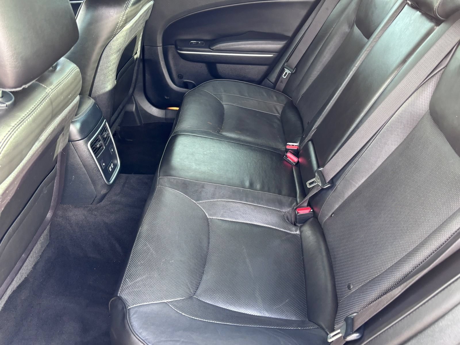 Used 2020 Chrysler 300 Limited RWD image 16