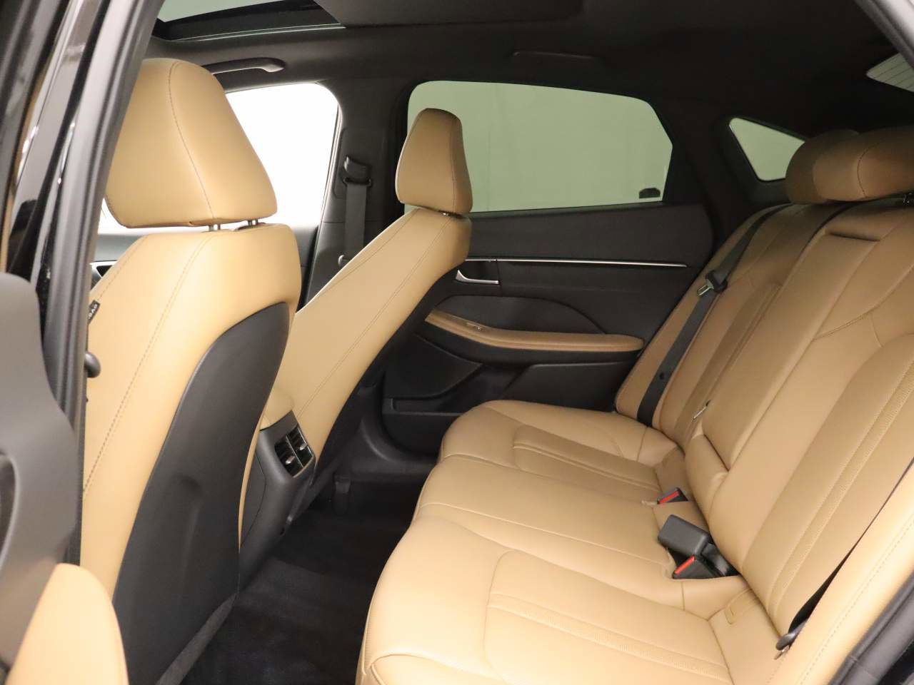 Used 2022 Hyundai Sonata Limited w/ Cargo Package FWD image 16