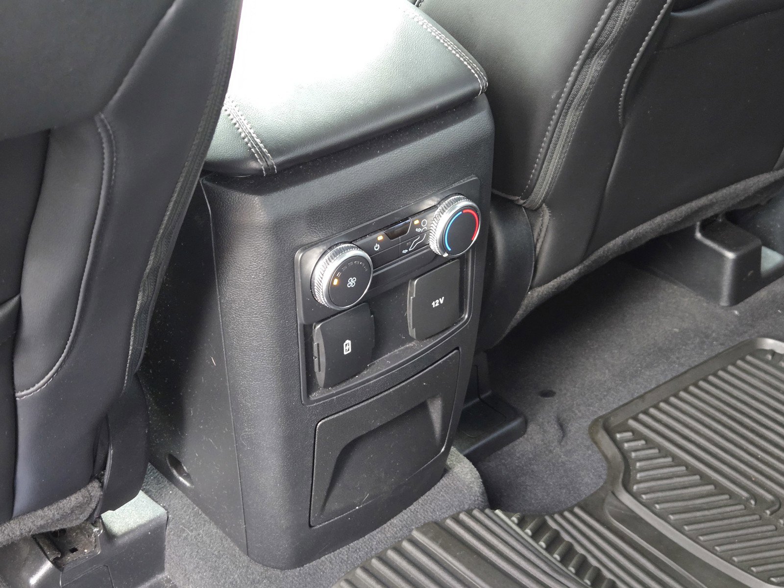 Used 2022 Ford Explorer XLT w/ Equipment Group 202A image 13