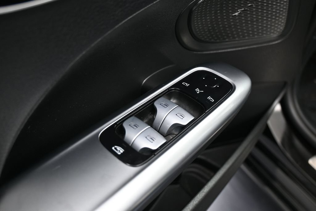 Used 2025 Mercedes-Benz C 300 Sedan image 14