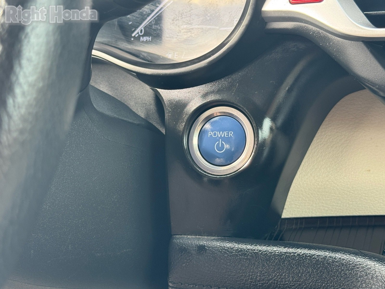 Used 2024 Toyota Sienna XLE image 27