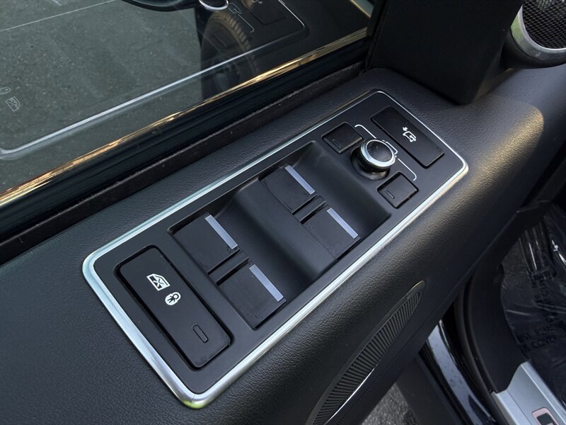 Used 2014 Land Rover Range Rover Supercharged AWD/4WD image 24