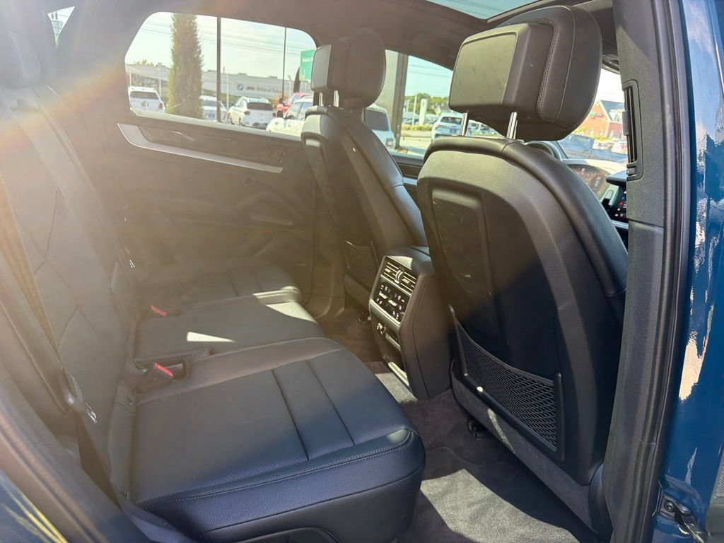 Used 2024 Porsche Cayenne AWD/4WD image 14