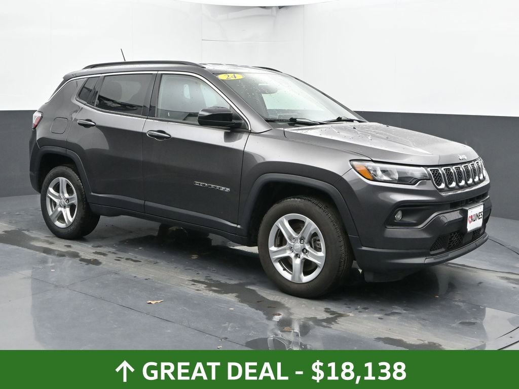 Used 2024 Jeep Compass Latitude image 4