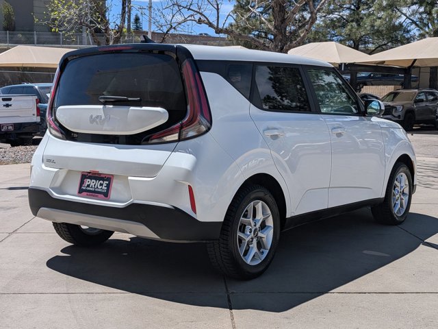 Used 2025 Kia Soul LX w/ LX Technology Package FWD image 5