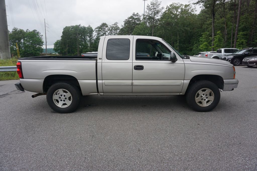 Used 2006 Chevrolet Silverado 1500 LT w/ Onstar Plus Package RWD image 20