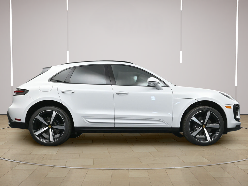 Certified 2026 Porsche Macan AWD/4WD image 30