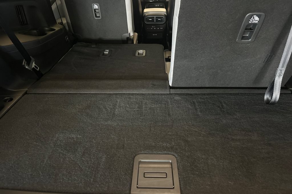 Used 2025 Honda Pilot EX-L image 16