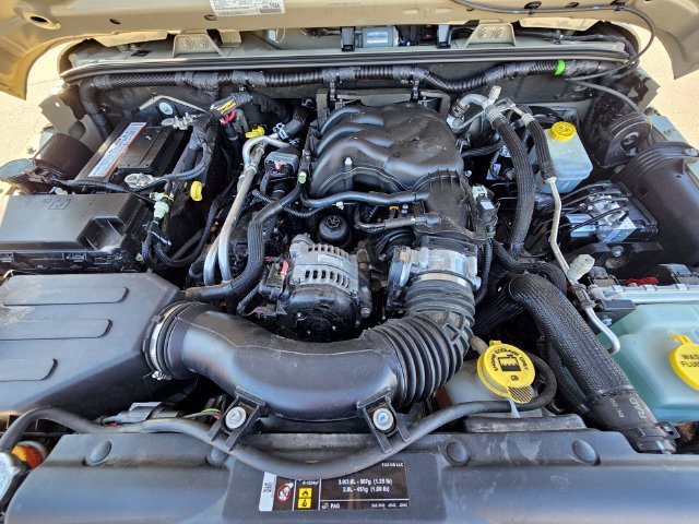 Used 2018 Jeep Wrangler Unlimited Sport w/ Connectivity Group AWD/4WD image 26