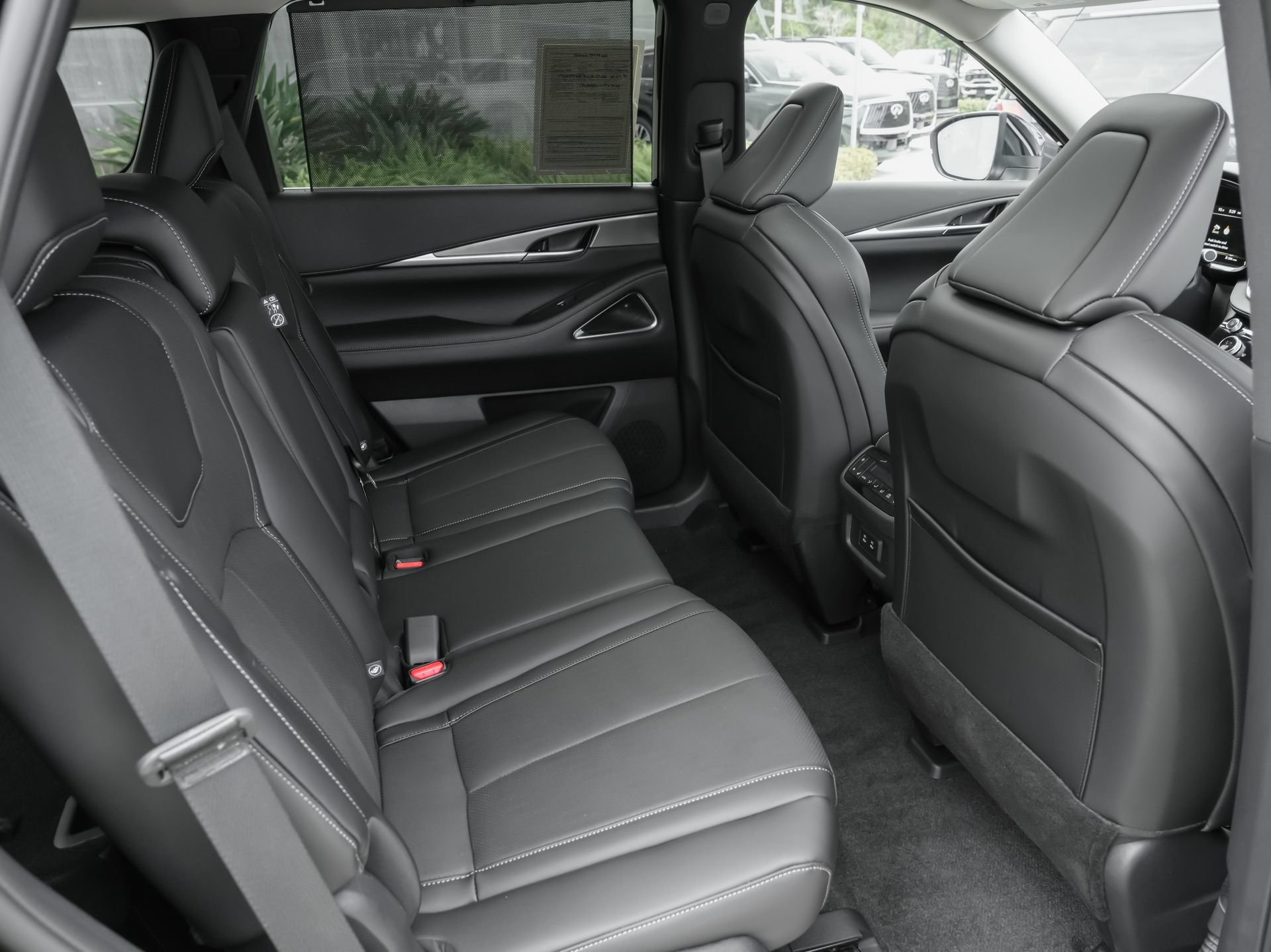 Certified 2026 INFINITI QX60 Luxe w/ Family Package FWD image 35