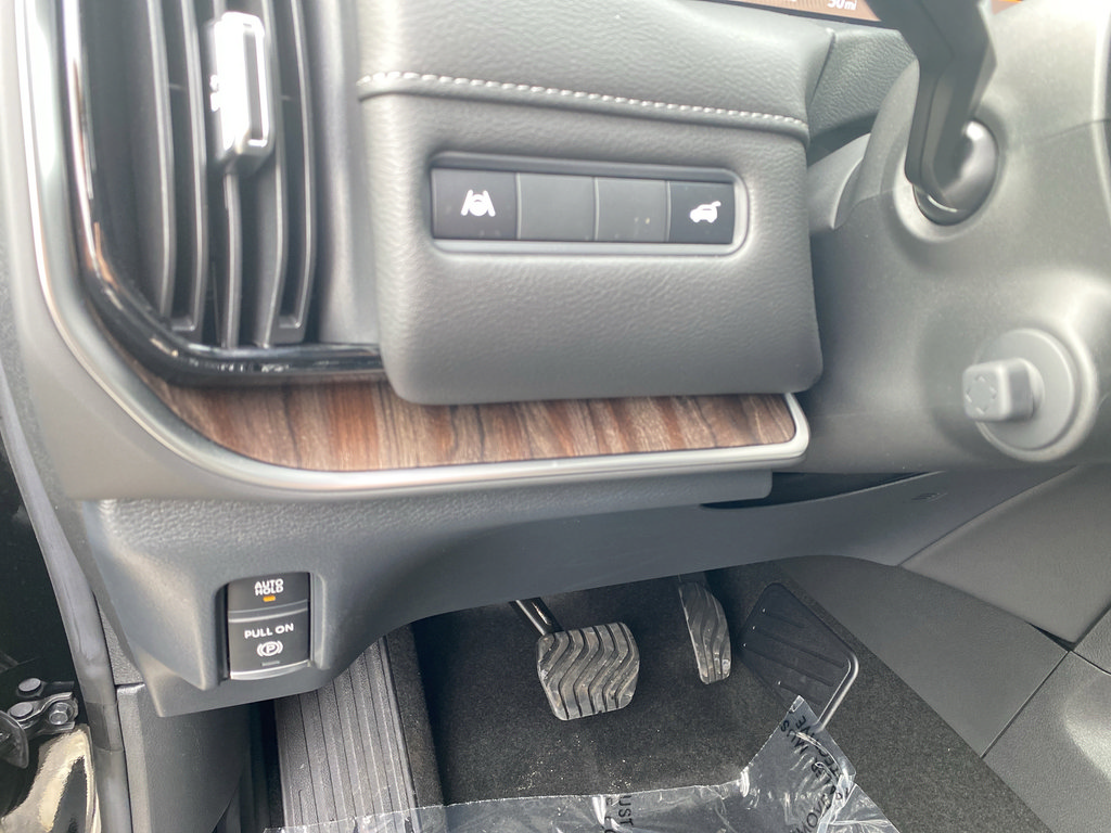 New 2025 Nissan Armada SL w/ Captain's Chari Seat Package AWD/4WD image 28