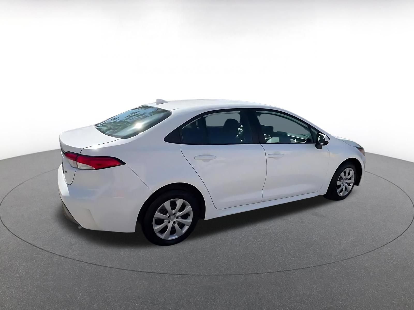 Used 2025 Toyota Corolla LE FWD image 15