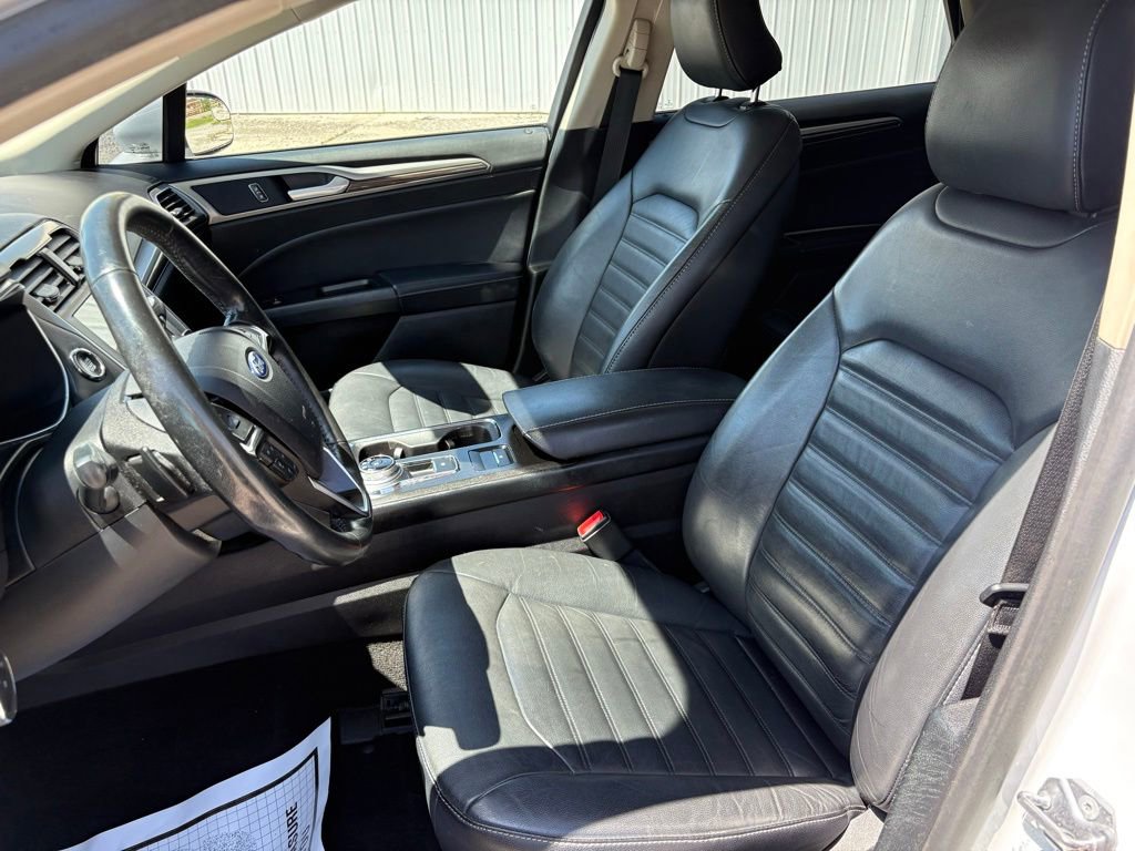 Used 2017 Ford Fusion SE w/ Fusion SE Technology Package FWD image 10
