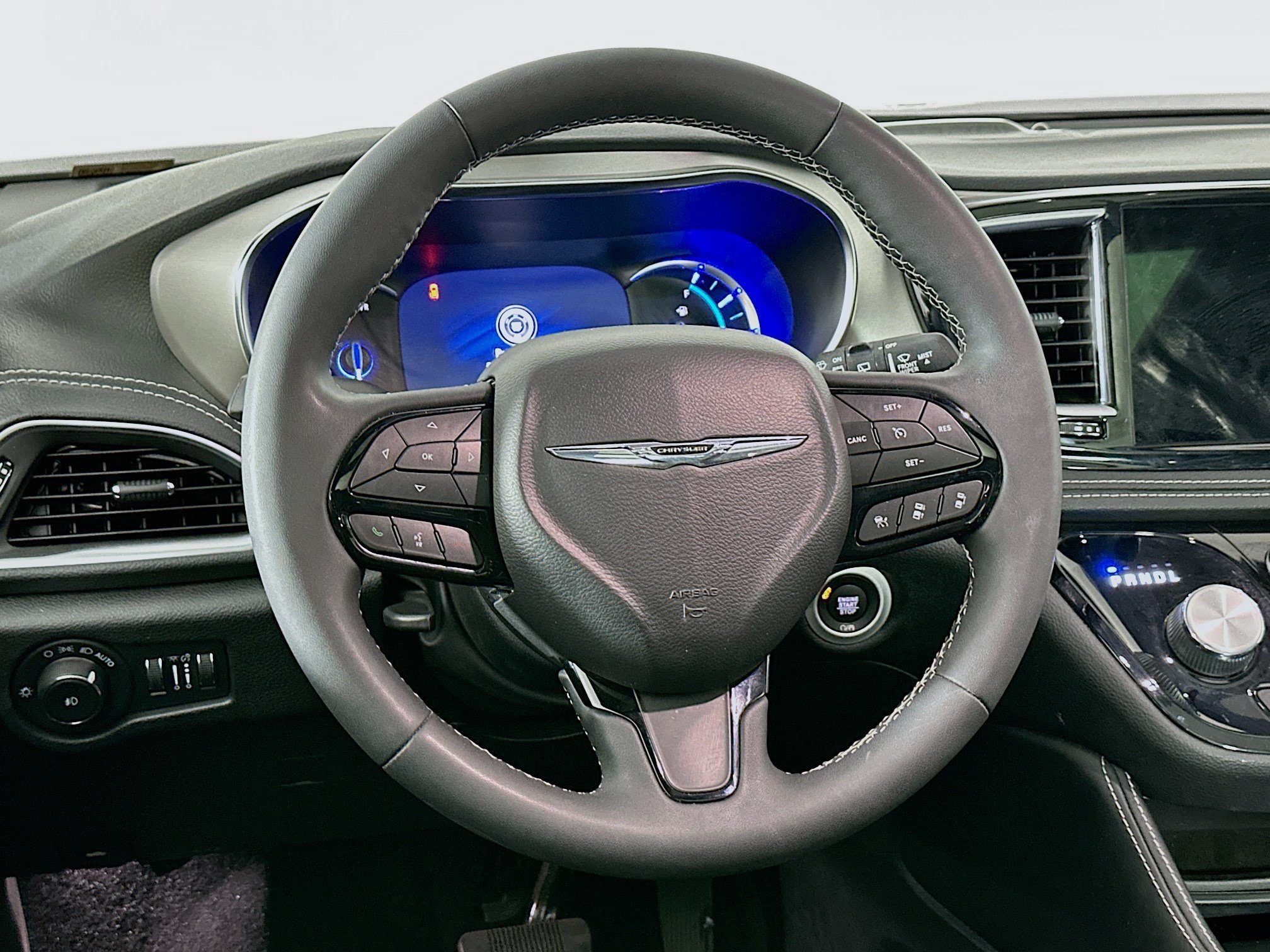 Used 2022 Chrysler Pacifica Limited w/ Uconnect Theater Family Group FWD image 18
