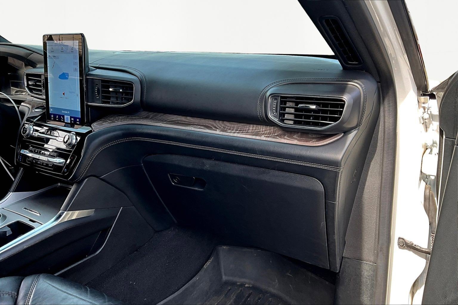 Used 2022 Ford Explorer Platinum w/ Technology Package image 26