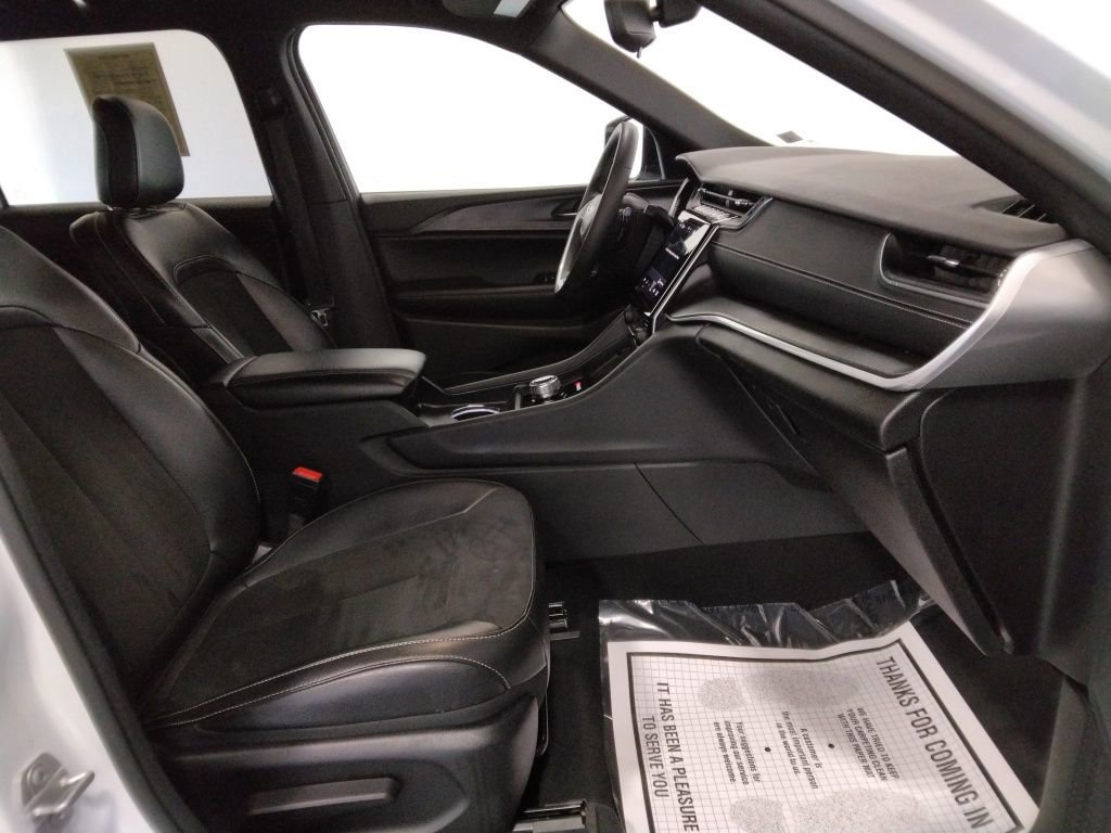 Used 2024 Jeep Grand Cherokee L Laredo AWD/4WD image 44