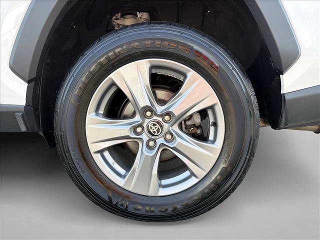 Used 2025 Toyota RAV4 LE AWD/4WD image 9